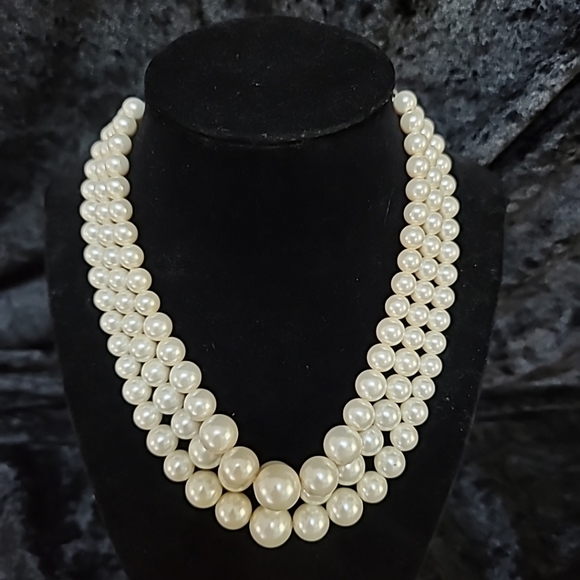 Vtg Triple Strand Faux Pearl Necklace Choker - Picture 12 of 15